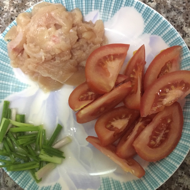 【暗黑世界】番茄西兰花炒鸡胸肉的做法图解1