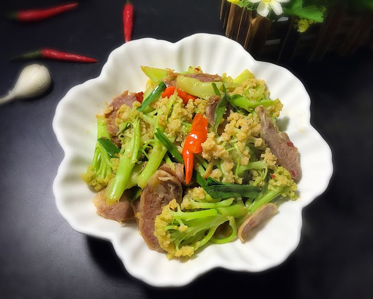 花菜炒香肠的做法
