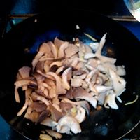 平菇烩豆腐的做法图解2
