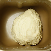 红枣炼奶吐司的做法（面包机版）的做法图解3
