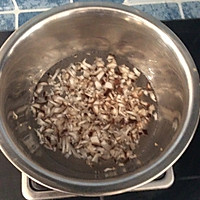 鸡肉香菇蔬菜面的做法图解2