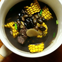 黑豆玉米排骨汤 ‖ 浓浓的黑心汤的做法图解3