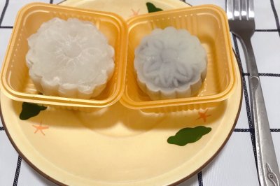 紫米冰皮月饼和红薯冰皮月饼