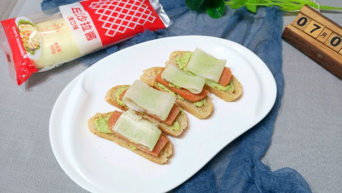 午餐肉黄瓜三明治