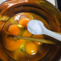 #一学就会快手菜#虾仁滑蛋的做法图解2