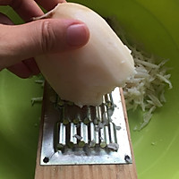 香煎鸡蛋藕饼＃太太乐鲜鸡汁中式＃的做法图解2