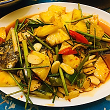 【鱼小厨：煎】开胃香茅菠萝罗非鱼