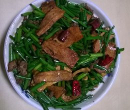 香干韭菜苔炒肉末的做法