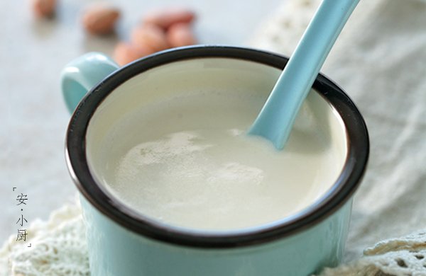 火爆冬季街头的花生奶露