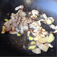 五花肉+土豆+豆角炖起来的做法图解8