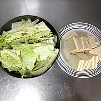 白菜炖豆腐的做法图解1