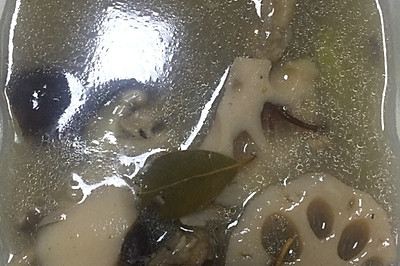 排骨藕香菇汤