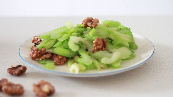 核桃炒西芹