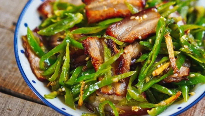 青椒煸五花卤肉