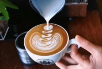 热拿铁咖啡拉花视频的做法