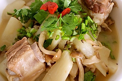 山药蟹味菇排骨汤