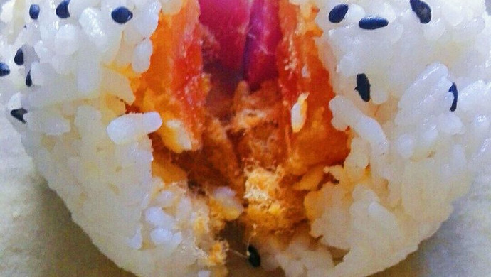 咸蛋黄肉松糯米饭团