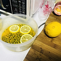 柠檬百香果蜂蜜茶的做法图解1