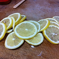 蜂蜜腌柠檬的做法图解2
