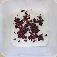 椰蓉蔓越莓牛奶小方的做法图解3