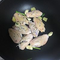 土豆香菇炆雞翅的做法图解3