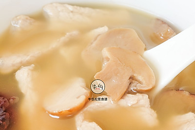 松茸瘦肉汤 | 牛佤松茸食谱