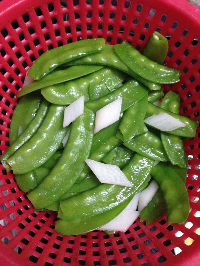 荷兰豆山药炒腊肠的做法图解4