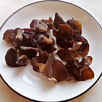 #东古家味美食#家常香辣下饭菜——双椒腊肉炒包菜的做法图解5