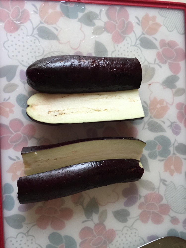蒜香烤茄子的做法图解1