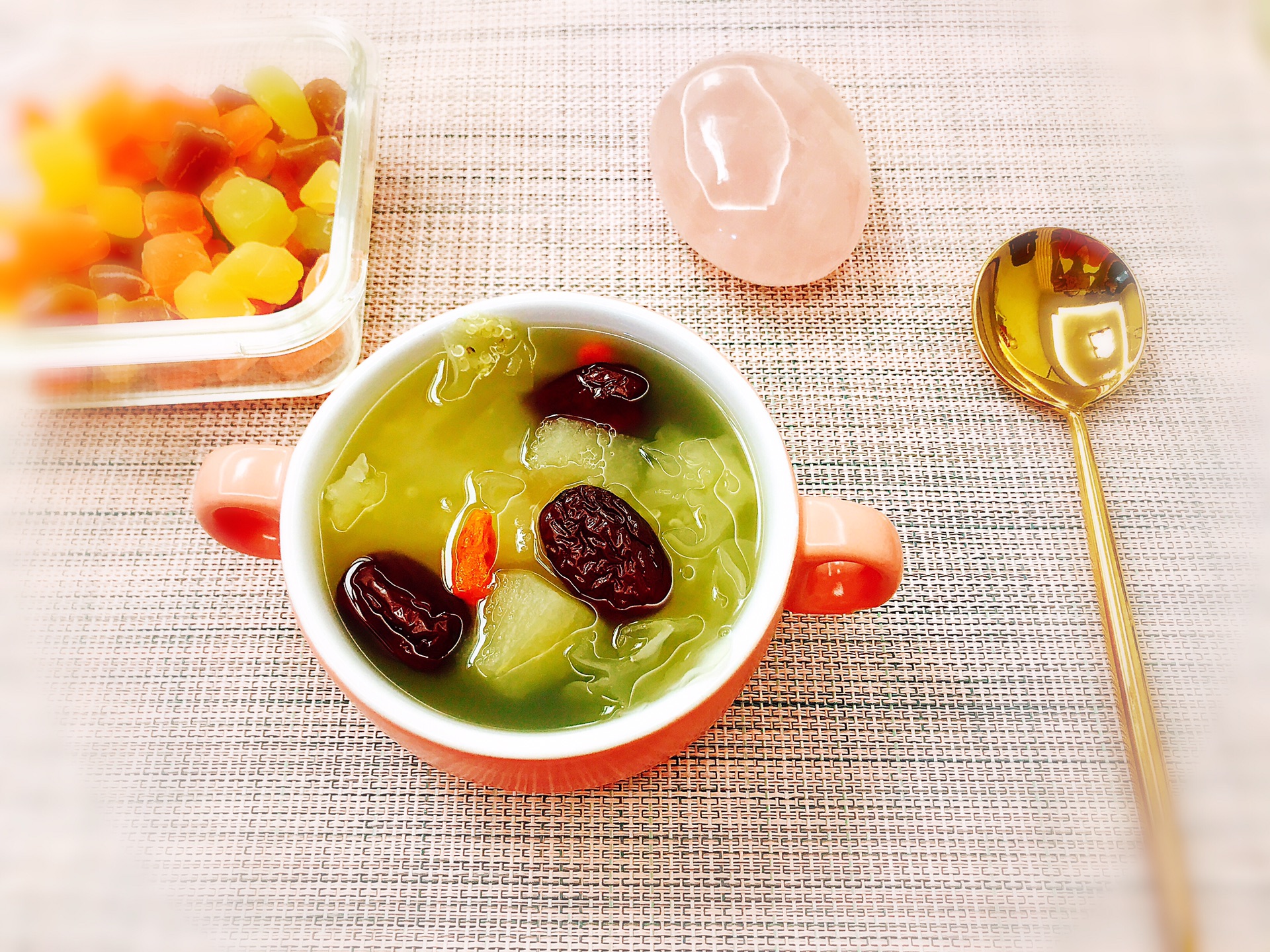 Quinoa, tremella, red dates and pear soup