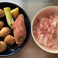 #开启冬日滋补新吃法#香菇红薯炖鸡块的做法图解1