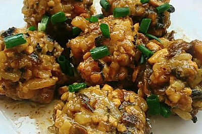 梅干菜马蹄肉饼