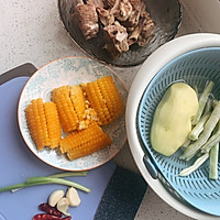 一锅鲜——排骨土豆玉米炖豆角的做法图解1