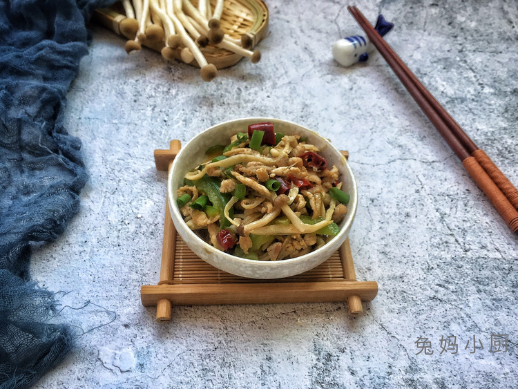 超下饭的肉肉炒茶树菇～手撕茶树菇炒肉丝的做法