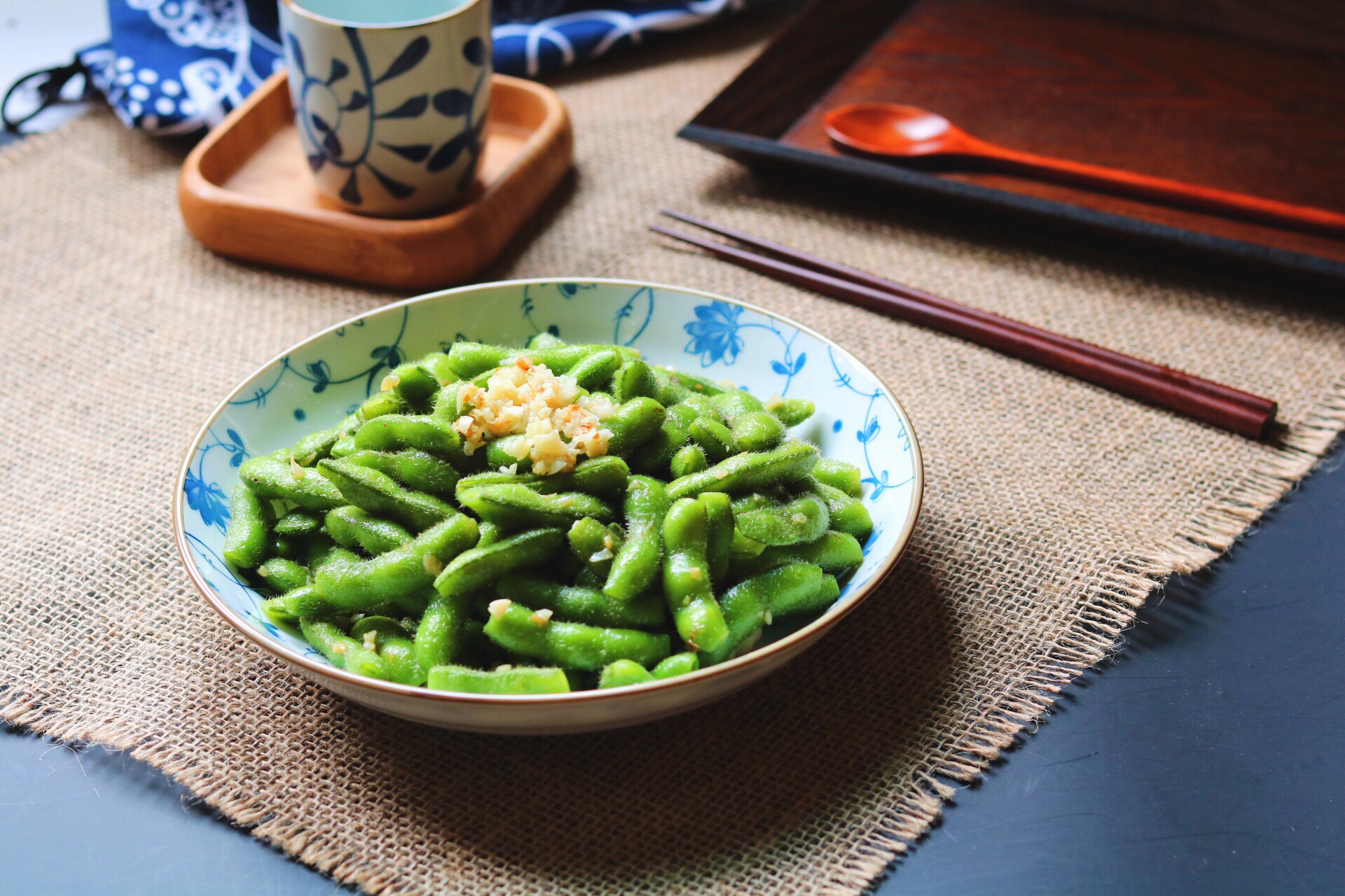 Pea with mashed garlic