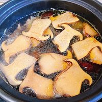 黑牛肝菌炖鸡汤的做法图解4