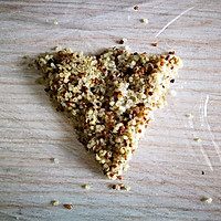 #做道懒人菜，轻松享假期#健康瘦身的藜麦饭团的做法图解3