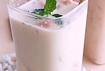 #爱乐甜夏日轻脂甜蜜#复刻奶茶店的高颜值饮品，西瓜撞奶的做法