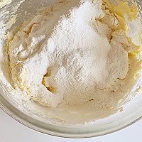 奶酪霜裱花杯子蛋糕的做法图解4
