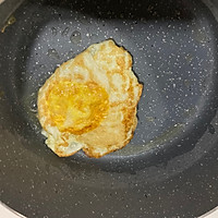荷包蛋焖面的做法图解1