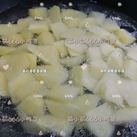 椒盐孜然土豆块的做法图解3