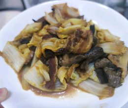 五花肉松蘑炒白菜的做法