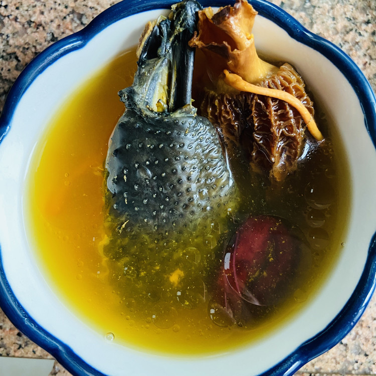 羊肚菌虫草花炖乌鸡的做法