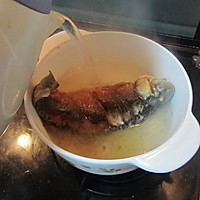 豆腐蘑菇炖鲫鱼的做法图解6