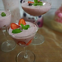#爽口凉菜，开胃一夏！#黑醋栗草莓奶昔的做法图解20