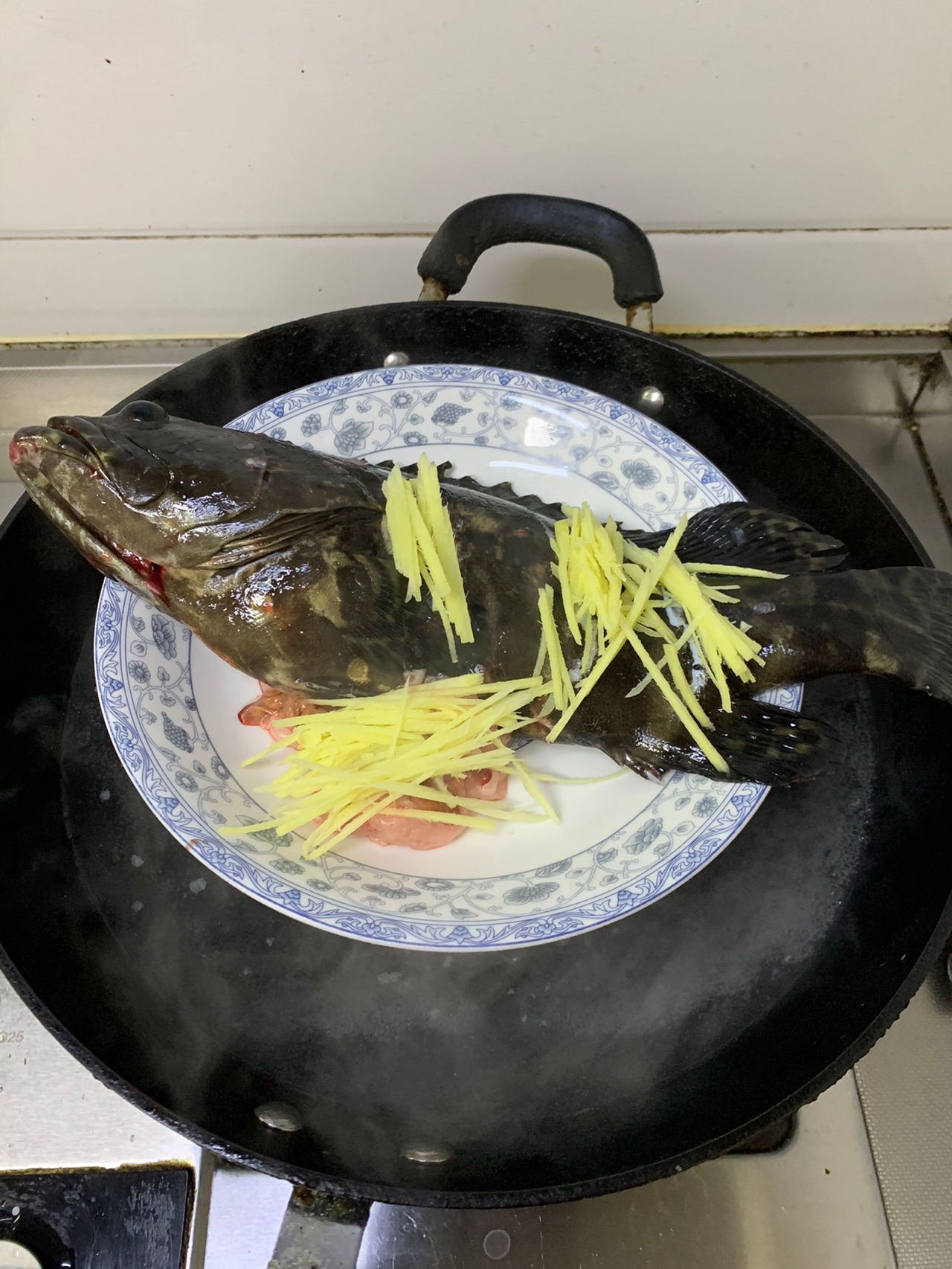 清蒸珍珠斑鱼怎么做_清蒸珍珠斑鱼的做法_豆果美食