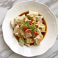 豆腐新做法，手一掰，热油一泼，味道鲜美，上桌就抢着吃的做法图解4