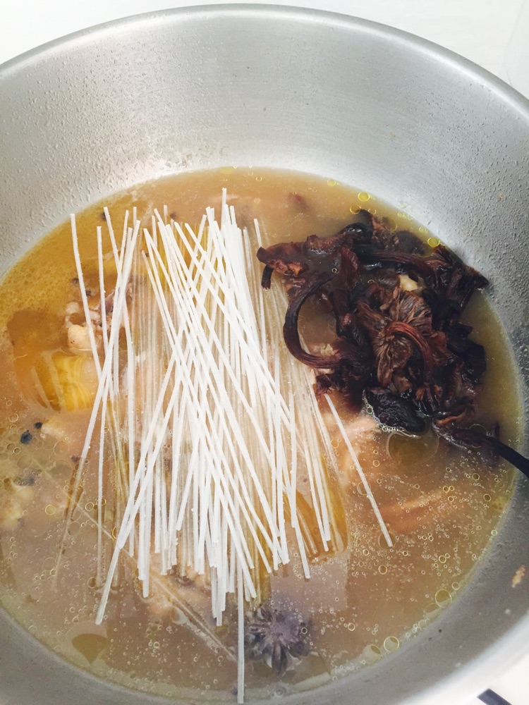 小鸡炖蘑菇粉条的做法图解8
