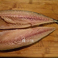 【黑椒盐烤鲭鱼Mackerel】附：内脏清理及鱼肉分片的做法图解9