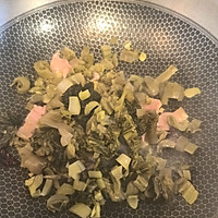 酸菜炒笋的做法图解3